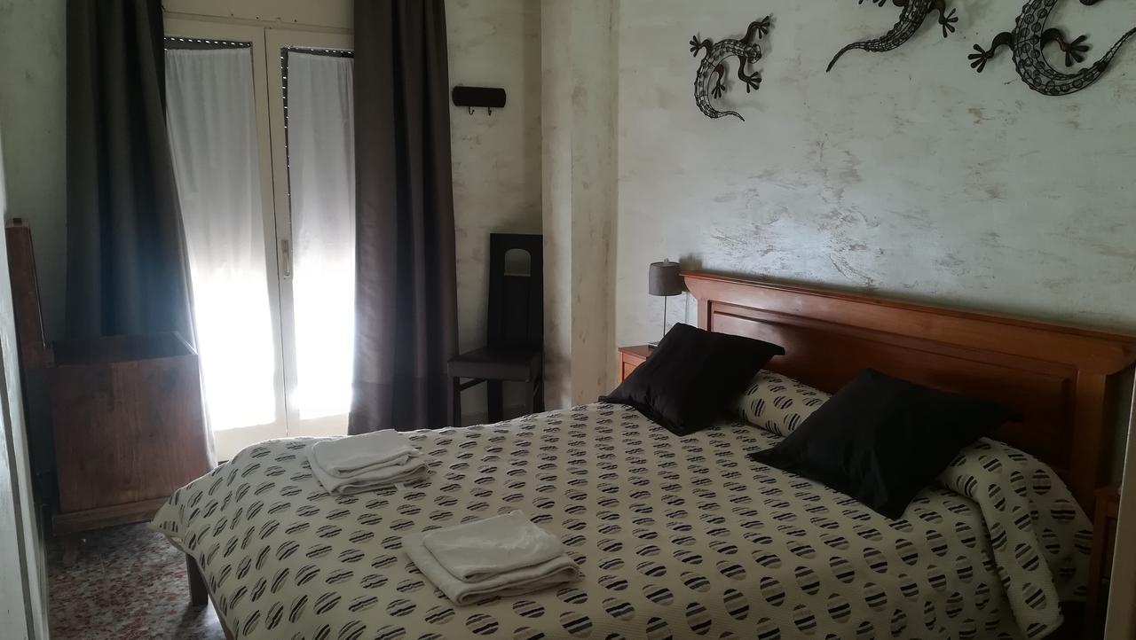 Hostal Restaurante La Diligencia Cunit Esterno foto