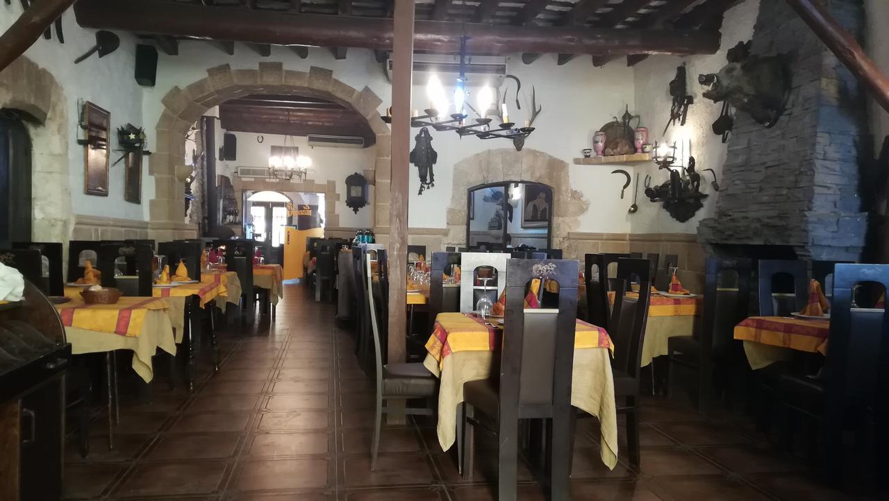 Hostal Restaurante La Diligencia Cunit Esterno foto