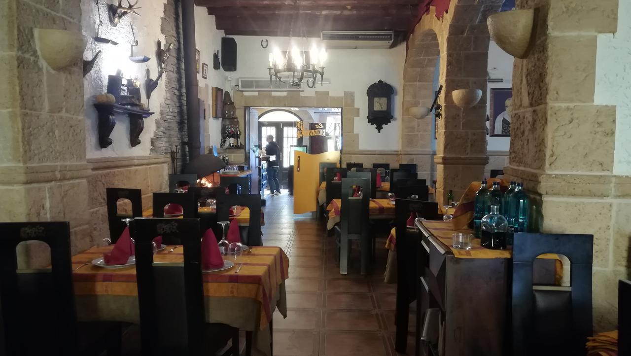 Hostal Restaurante La Diligencia Cunit Esterno foto