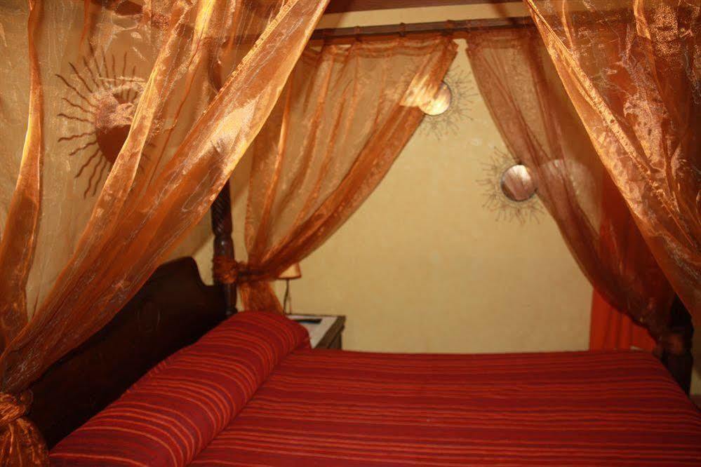 Hostal Restaurante La Diligencia Cunit Esterno foto